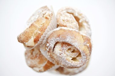 Lezzetli pasta krema şeker ile