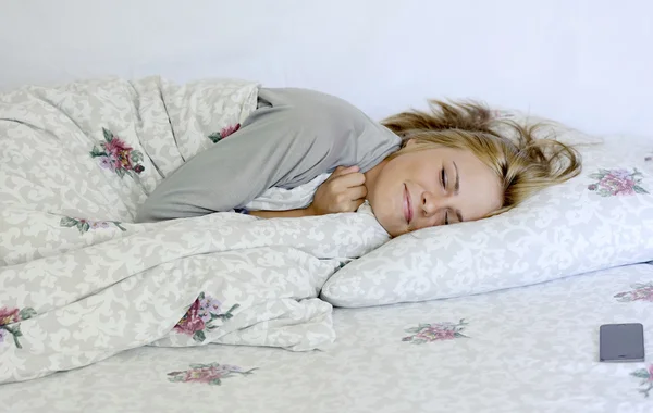 Beautiful young woman sleeping — Stock Photo, Image