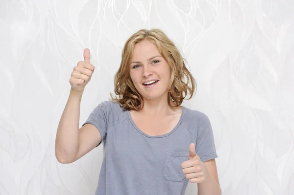 Young smiling woman showing thumbs up — Stock Photo, Image