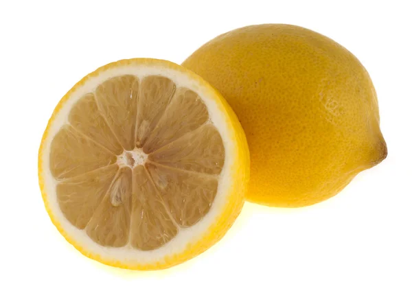 Limones maduros sobre fondo blanco — Foto de Stock