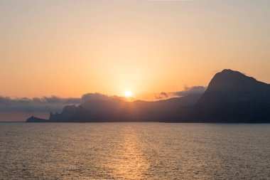 Kırım. Zander. Alchak-Ka 'ya giden yol. Karadeniz manzarası
