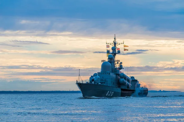 Rússia São Petersburgo Navio Guerra Nas Águas Golfo Finlândia — Fotografia de Stock