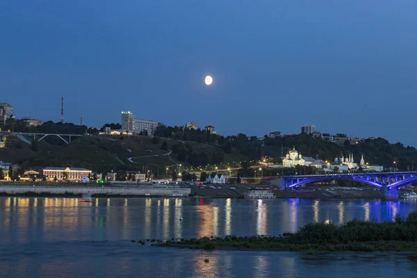 俄罗斯 Nizhny Novgorod 从箭头看城市 Kanavinsky桥和宣布修道院 — 图库照片
