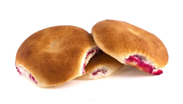 Muffins com cranberries isolados em um fundo branco — Fotografia de Stock