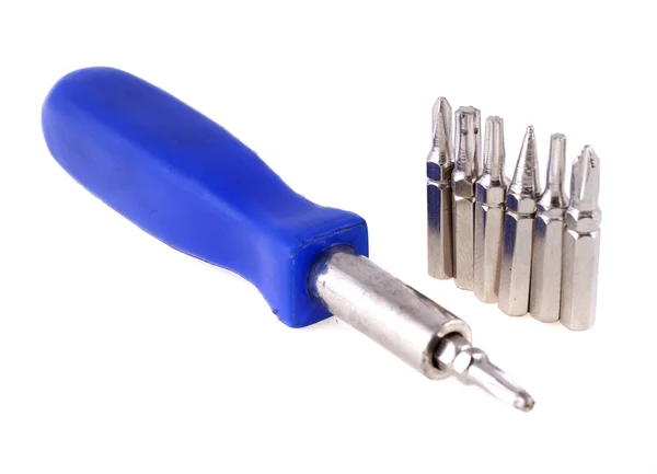 Chave de fenda com uma caneta azul sobre um fundo branco — Fotografia de Stock