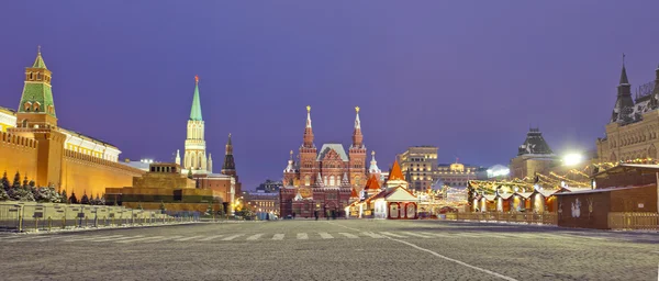 Rusko. Moskva. Panoramatický pohled na Rudém náměstí v noci — Stock fotografie