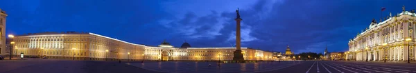 Oroszország. St. Petersburg. Panorámás kilátás nyílik a palota tér — Stock Fotó