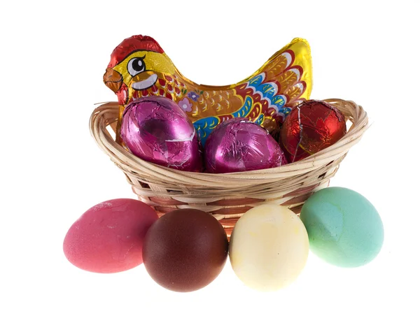 Set de Pascua: Pollo Chocolate y huevos pintados — Foto de Stock