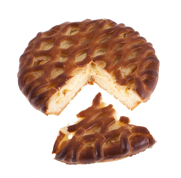 Stuk gesneden uit een cheesecake geïsoleerd op een witte pagina — Stockfoto