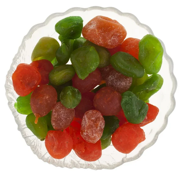 Röda och gröna kumquat i en vas isolerad på vit — Stockfoto