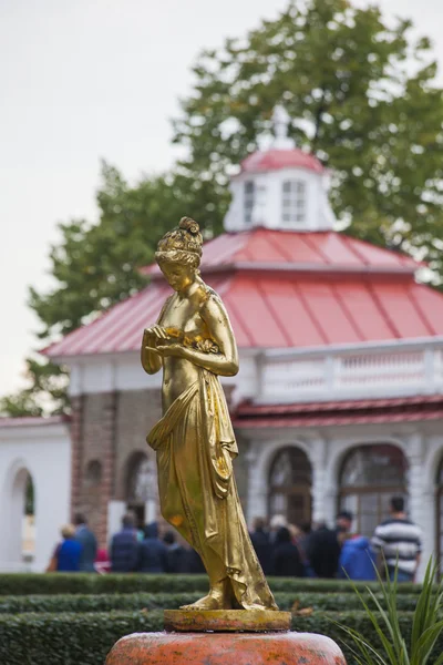 Russia. Peterhof. Garden Palace Monplaisir. Sculpture — Stock Photo, Image