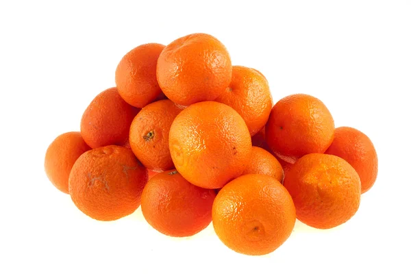 Pile de mandarines isolées sur fond blanc — Photo