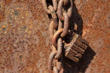 paslı zinciri ile asma kilit