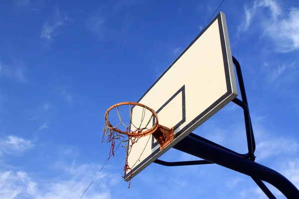 Basketbalové sítě a obruč — Stock fotografie