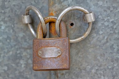 eski metal kapı kilidi