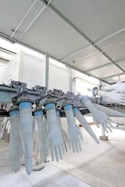 Rubber handschoenen productielijn in fabriek Stockfoto