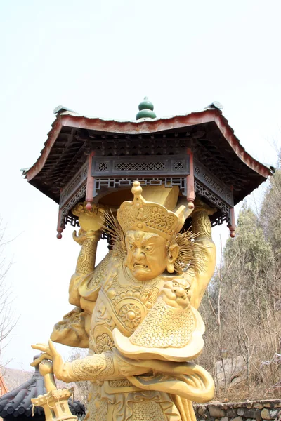 Budizm bodhisattva heykeller bir tapınak — Stok fotoğraf