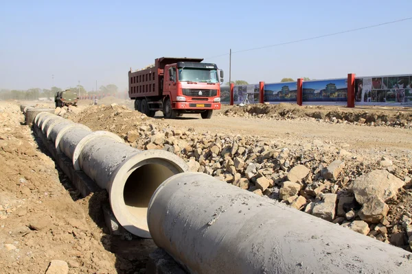 Sitio de construcción de tuberías de drenaje — Foto de Stock