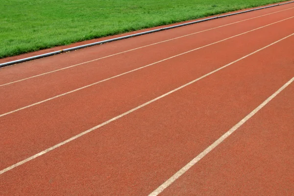 Bahçesi plastik pist