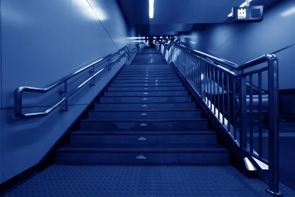 Escadas em uma estação de metrô em Pequim — Fotografia de Stock