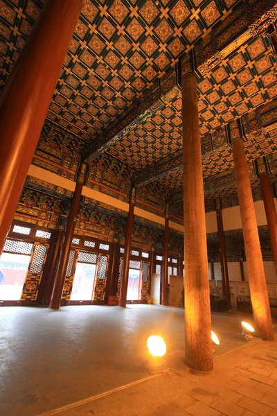 Vnitřní architektura čínské starobylé chrámy — Stock fotografie