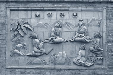 bir müzede duvarda kabartma