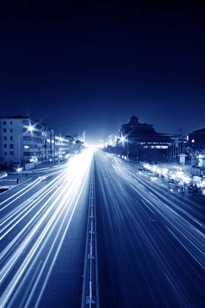 Φώτα κυκλοφορίας της πόλης νύχτα — Φωτογραφία Αρχείου