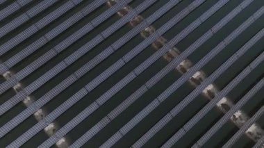 Kuzey Çin Ovası 'ndaki güneş fotovoltaik panelinin hava videosu.