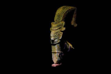 Sanxingdui Shang Hanedanlığı Yüksek Taht İnsan Başı, Guanghan, Sichuan 'daki Sanxingdui bölgesinin 3 numaralı çukurundan çıkarıldı.