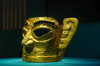 Çin Shang Hanedanı Altın Maskesi, Guanghan, Sichuan 'daki Sanxingdui bölgesinden çıkarıldı.