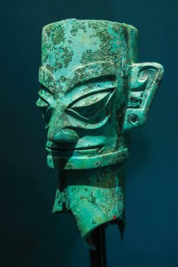 Çin 'deki Shang Hanedanlığı' ndan kalma bronz örgülü insan kafası, Guanghan, Sichuan 'daki Sanxingdui bölgesinden çıkarıldı.