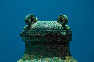 Çin 'deki Shang Hanedanlığı' ndan bronz çömlek, Ya 'an, Sichuan' da ortaya çıkarıldı.