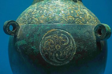 Çin 'deki Shang Hanedanlığı' ndan bronz çömlek, Ya 'an, Sichuan' da ortaya çıkarıldı.