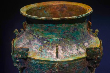 Çin Shang Hanedanlığı Canavarıyla Yüzü Bronz Düğümle çevrili, Hunan Eyaleti, Yueyang 'da kazılmış.