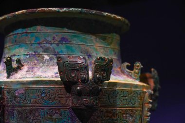 Çin Shang Hanedanlığı Canavarıyla Yüzü Bronz Düğümle çevrili, Hunan Eyaleti, Yueyang 'da kazılmış.