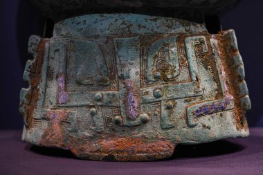 Çin Shang Hanedanlığı Canavarıyla Yüzü Bronz Düğümle çevrili, Hunan Eyaleti, Yueyang 'da kazılmış.