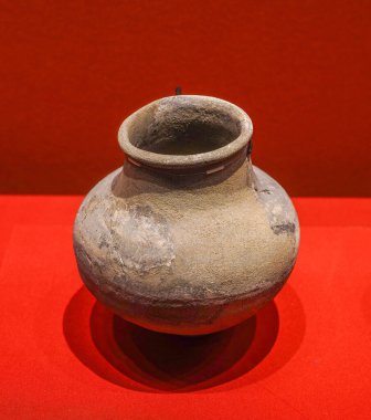 Chengdu, Sichuan 'daki On İki Köprü bölgesinden Çin Shang Hanedanlığı çömleği çıkarıldı.