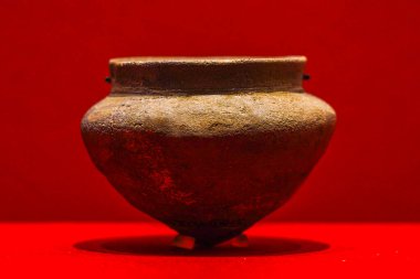 Chengdu, Sichuan 'daki On İki Köprü bölgesinden Çin Shang Hanedanlığı çömleği çıkarıldı.