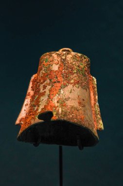 Çin Shang Hanedanı 'nın bronz çanları, No' dan çıkarıldı. Guanghan, Sichuan 'daki Sanxingdui bölgesinde 2 çukur.