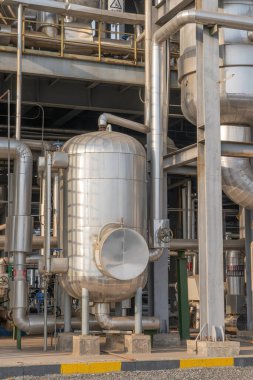 Kimya fabrikasında benzen hidrojenleşme atölyesi için üretim ekipmanları, fotoğrafa yakın çekim