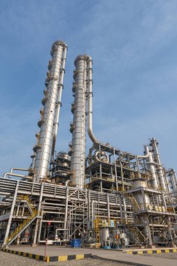 Kimya fabrikasında stiren atölyesi için üretim ekipmanları, fotoğrafa yakın çekim