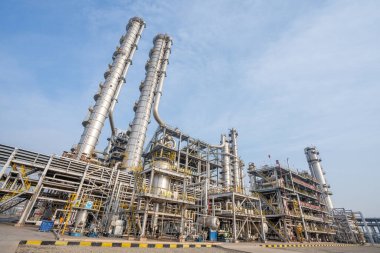 Kimya fabrikasında stiren atölyesi için üretim ekipmanları, fotoğrafa yakın çekim