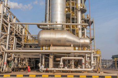 Kimya fabrikasında stiren atölyesi için üretim ekipmanları, fotoğrafa yakın çekim