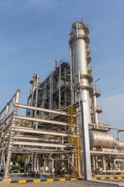 Kimya fabrikasında stiren atölyesi için üretim ekipmanları, fotoğrafa yakın çekim