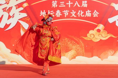 Pekin, Çin - 17 Şubat 2026: Sichuan Opera Yüzü Değişimi Pekin 'deki 38. Ditan Bahar Festivali Kültür Tapınağı Fuarı.
