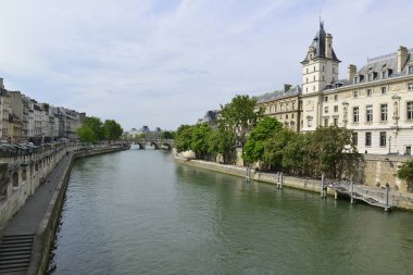 Paris ve sevgili Fransa