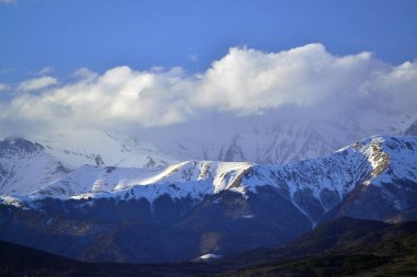Kafkas Dağları 'nın acımasız güzelliği