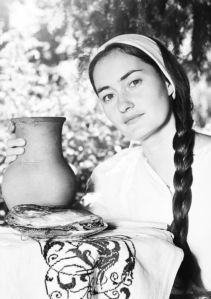 Portrait of russian girl with pancakes — Stock Photo, Image