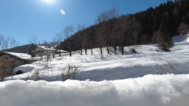 Panorama de invierno del pueblo Dolomita de Mareson — Vídeo de stock