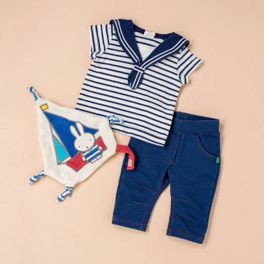 Bej Yüzeyde Deniz Temalı Toddler Kıyafeti